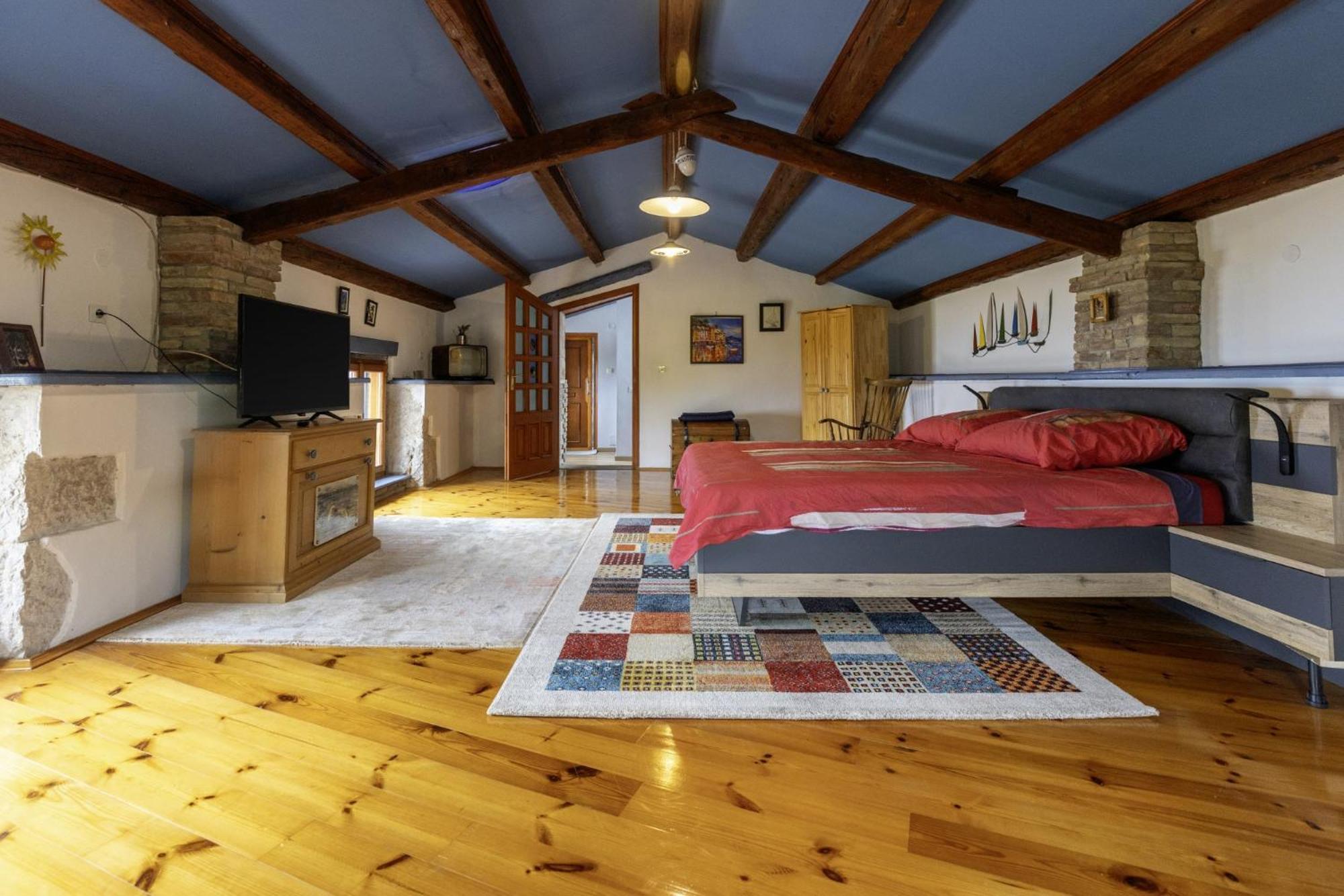 Вилла Crni In Crni - Haus Fuer 6 Personen Лабин Экстерьер фото